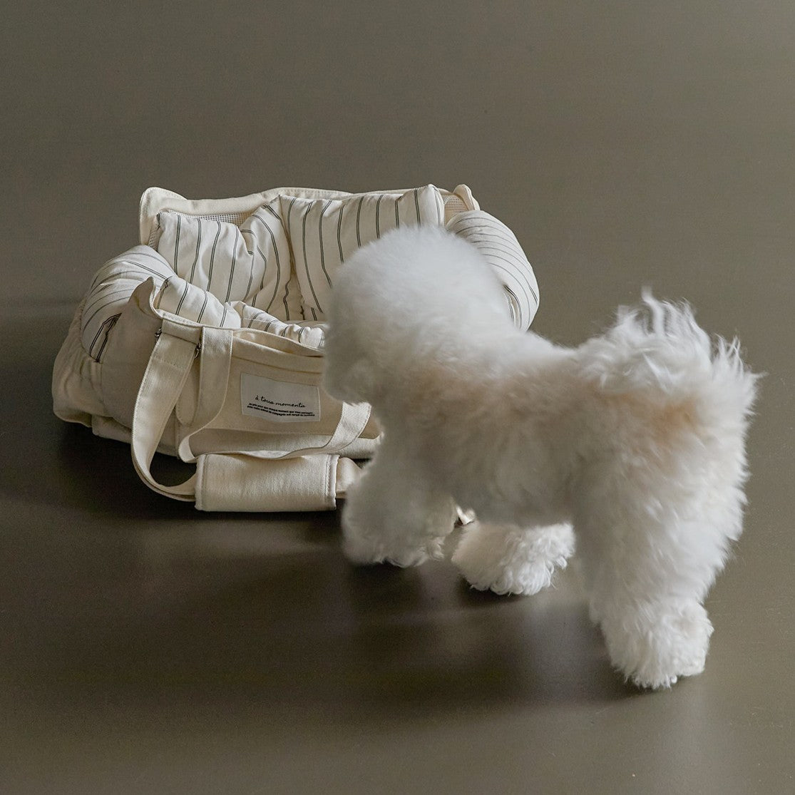 【予約】Partir bag - Sand Beige（オールシーズン用クッション＋ショルダーパット付属）｜犬用キャリーバッグ・スリングバッグ