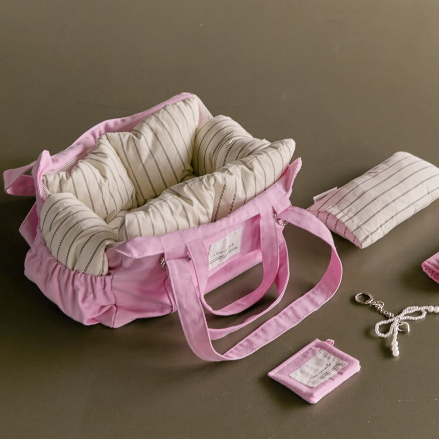 【予約】Partir bag - Blush Pink（オールシーズン用クッション＋ショルダーパット付属）｜犬用キャリーバッグ・スリングバッグ