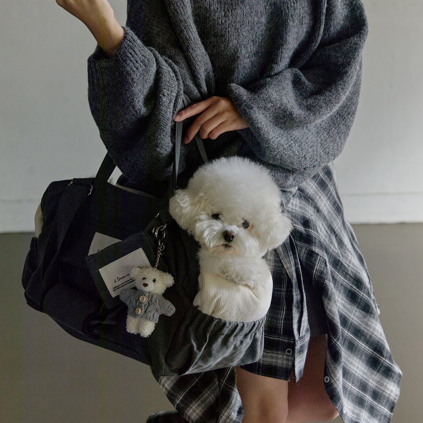 【一部即納】Partir bag - Stone Gray（オールシーズン用クッション＋ショルダーパット付属）｜犬用キャリーバッグ・スリングバッグ