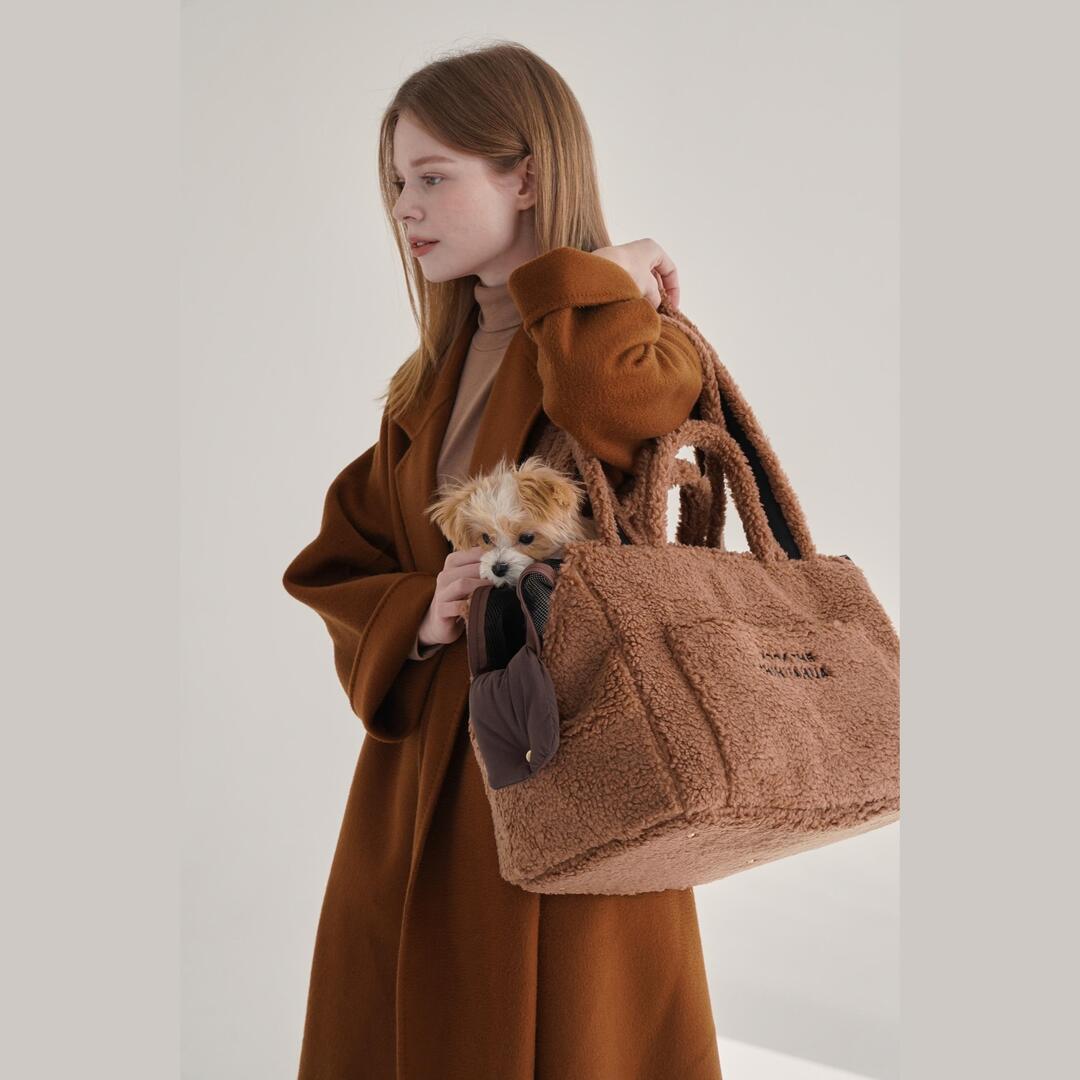 【予約】Teddy Shearing Boucle Bag（キャメル）｜犬用キャリーバッグ
