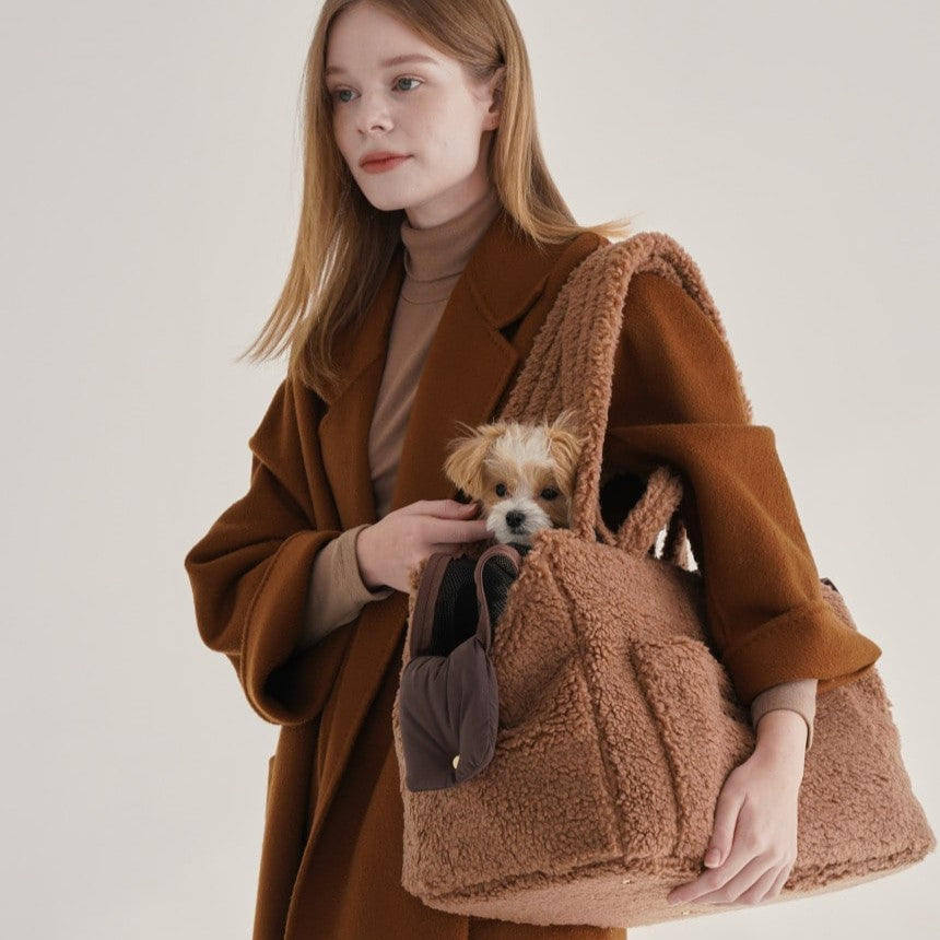 【予約】Teddy Shearing Boucle Bag（キャメル）｜犬用キャリーバッグ