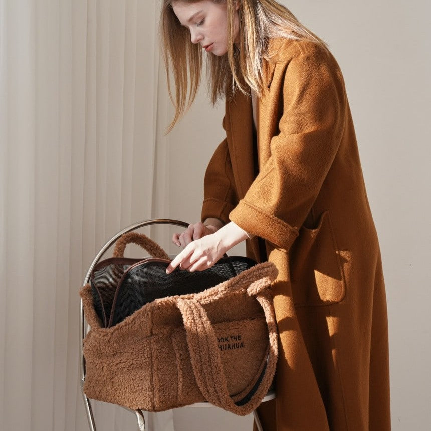 【予約】Teddy Shearing Boucle Bag（キャメル）｜犬用キャリーバッグ